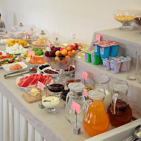 Voyage Hotel Biszkek Zewnętrze zdjęcie