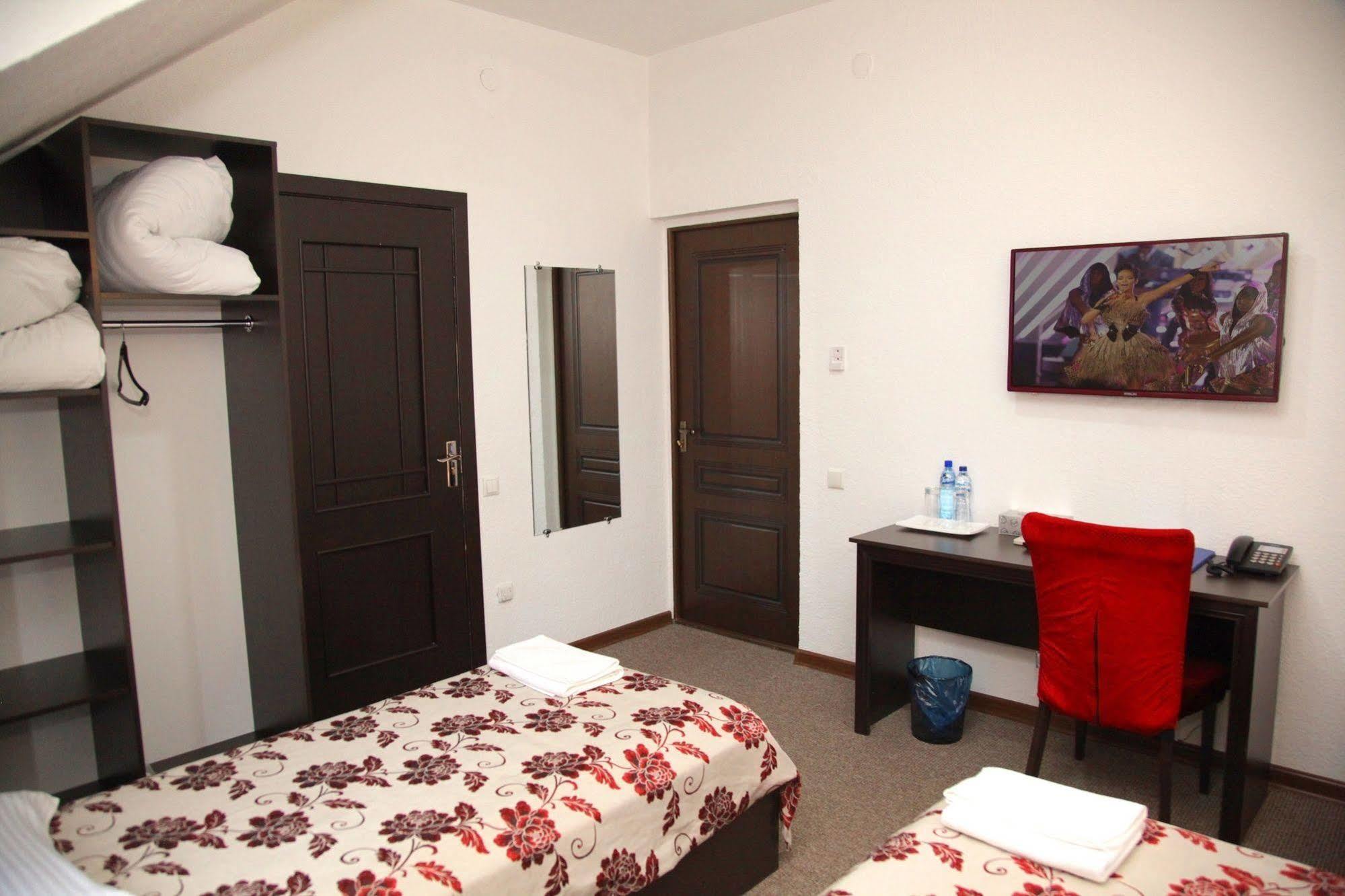 Voyage Hotel Biszkek Zewnętrze zdjęcie