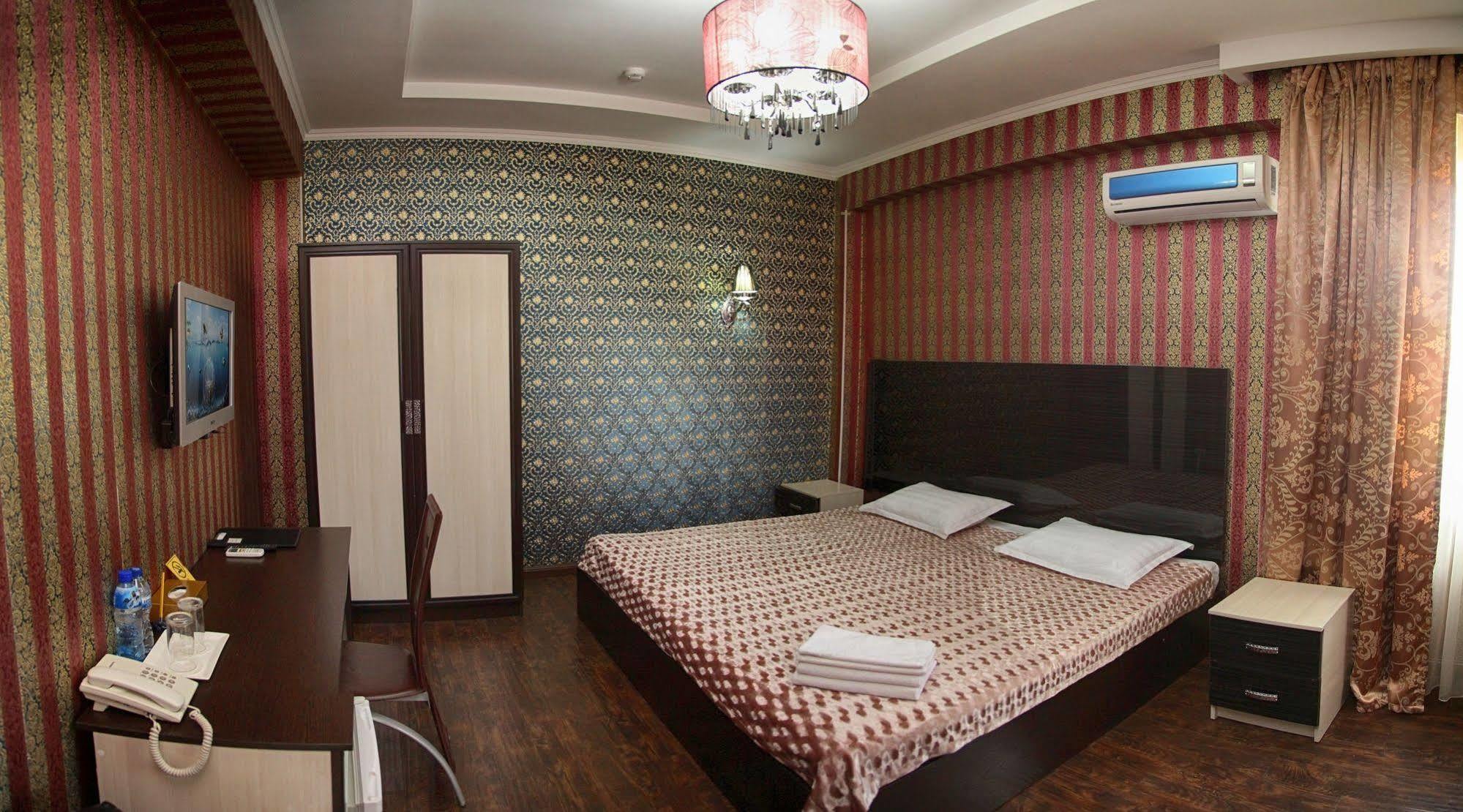 Voyage Hotel Biszkek Zewnętrze zdjęcie