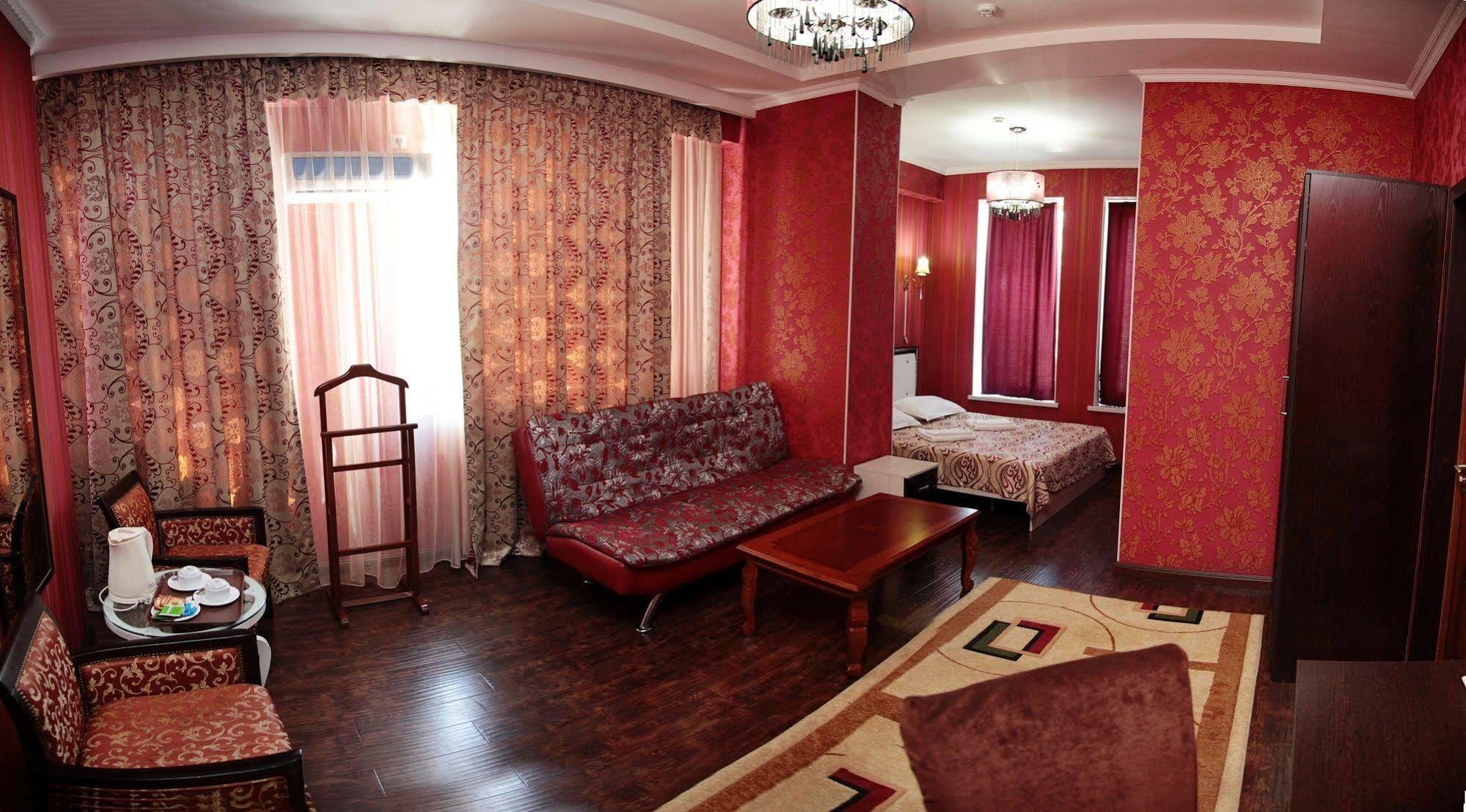 Voyage Hotel Biszkek Zewnętrze zdjęcie