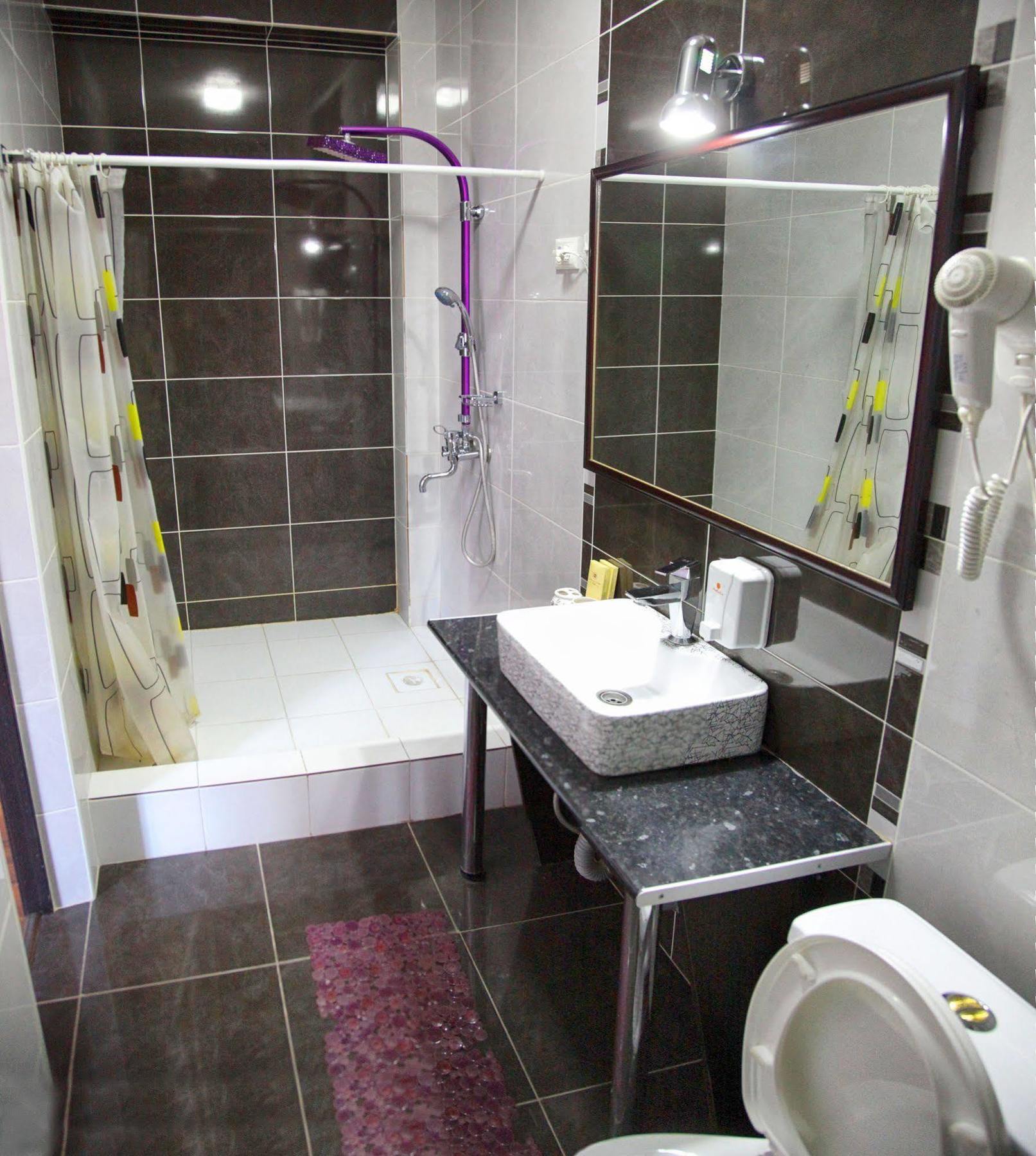 Voyage Hotel Biszkek Zewnętrze zdjęcie