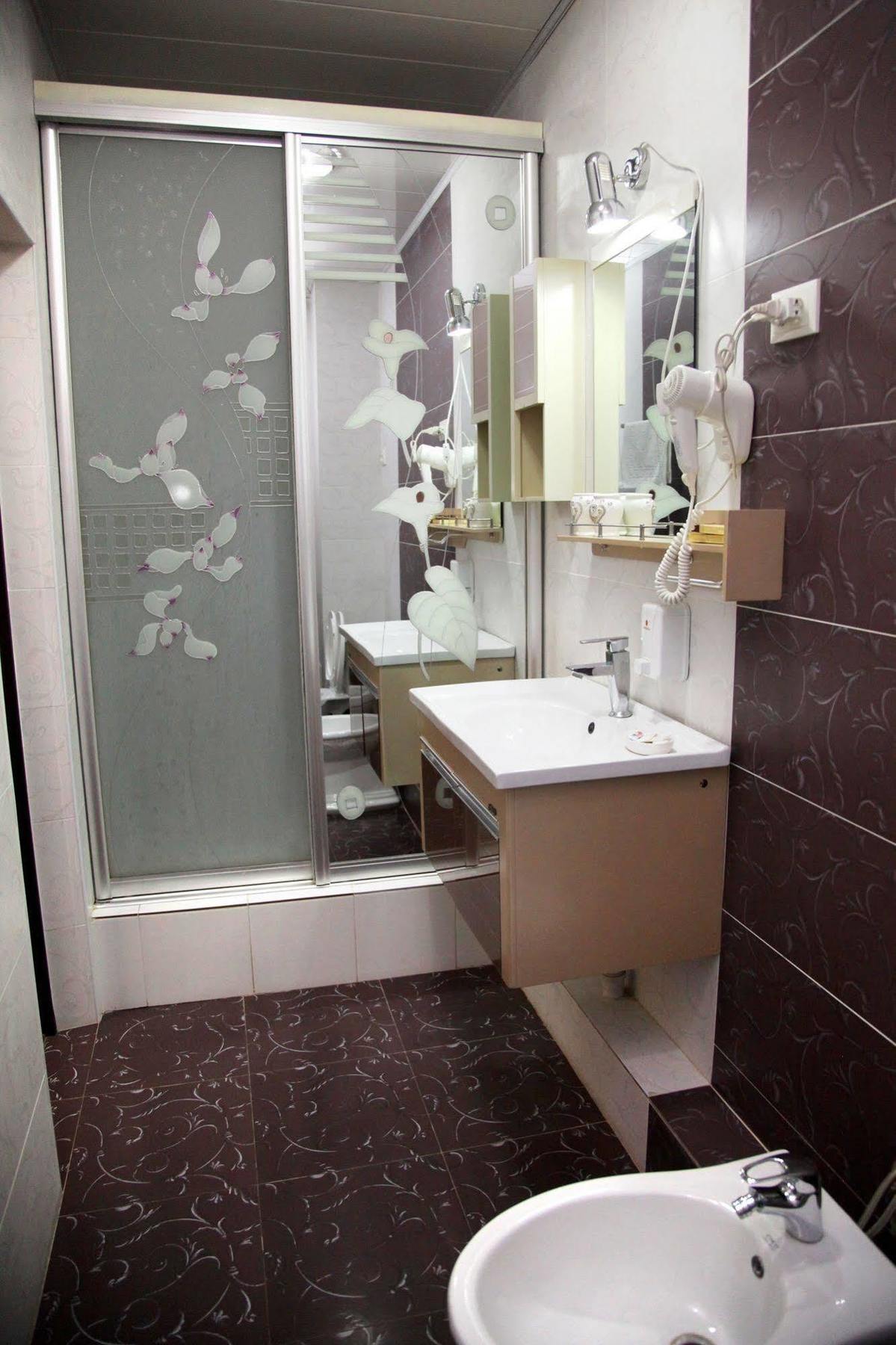 Voyage Hotel Biszkek Zewnętrze zdjęcie