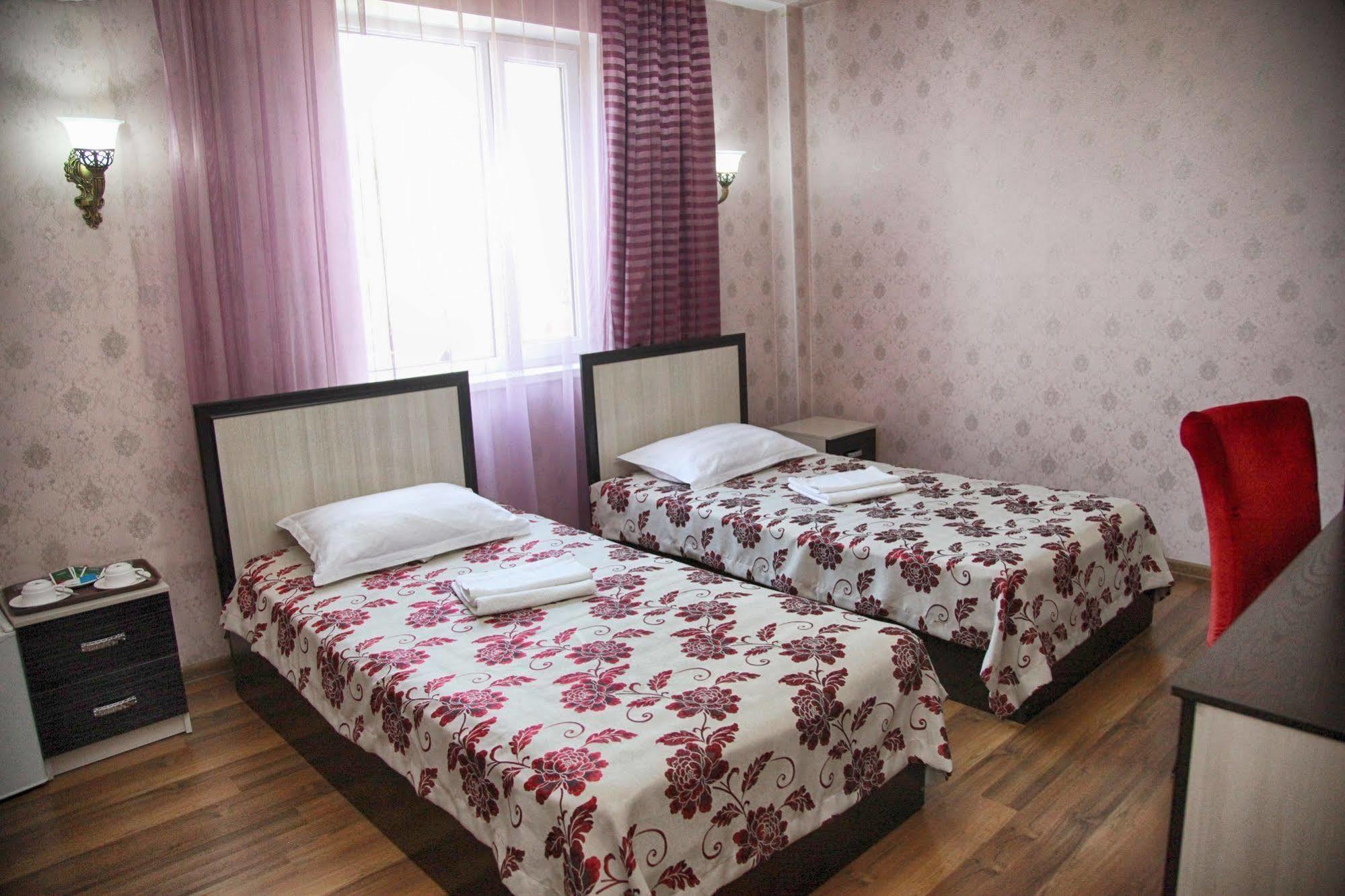 Voyage Hotel Biszkek Zewnętrze zdjęcie