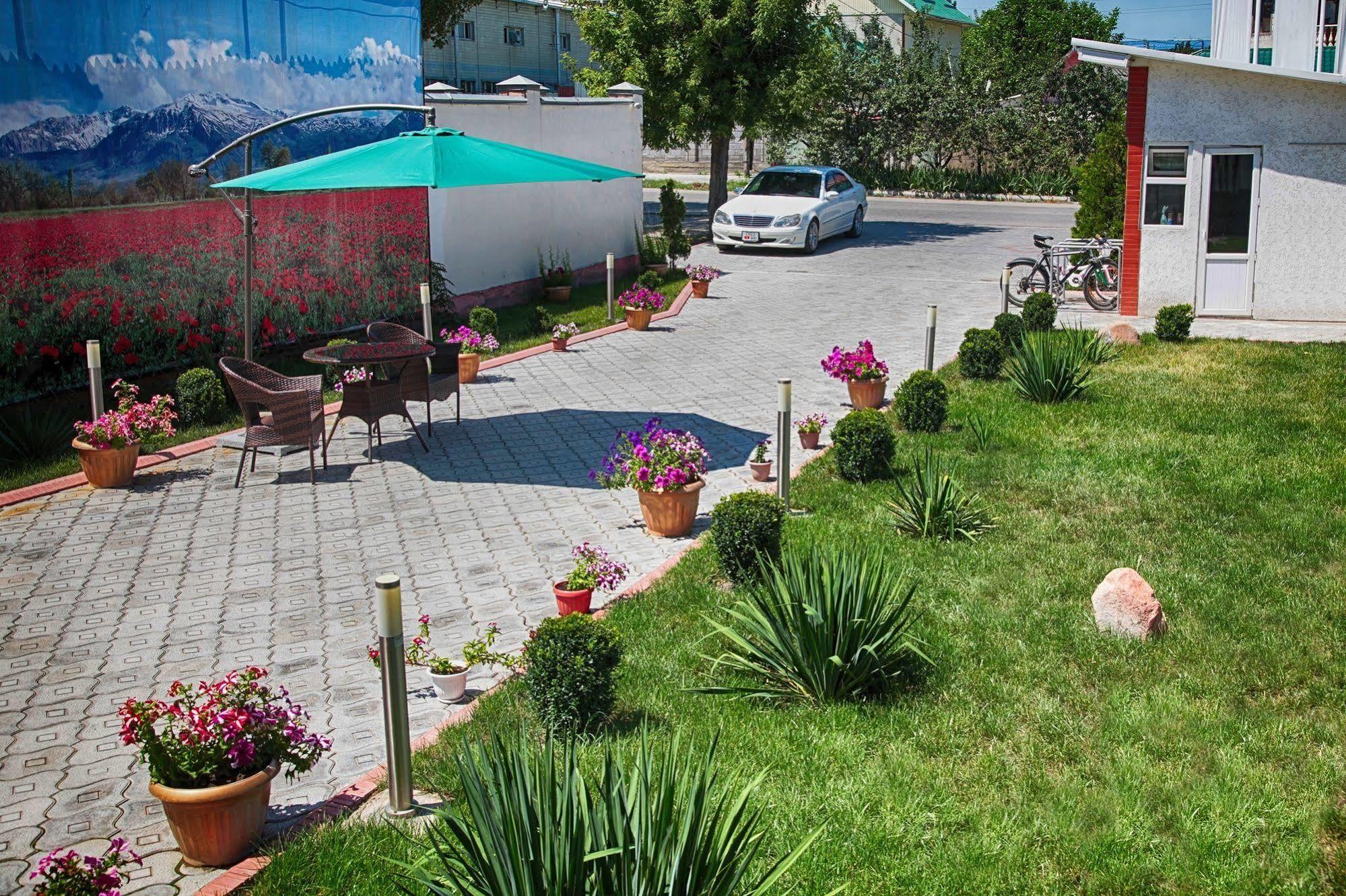 Voyage Hotel Biszkek Zewnętrze zdjęcie