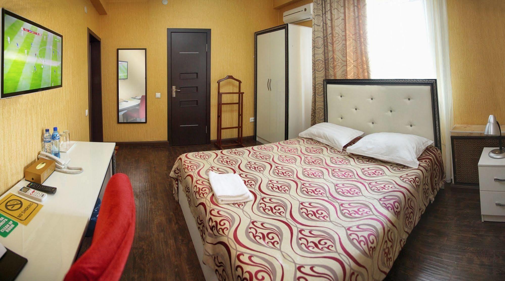 Voyage Hotel Biszkek Zewnętrze zdjęcie