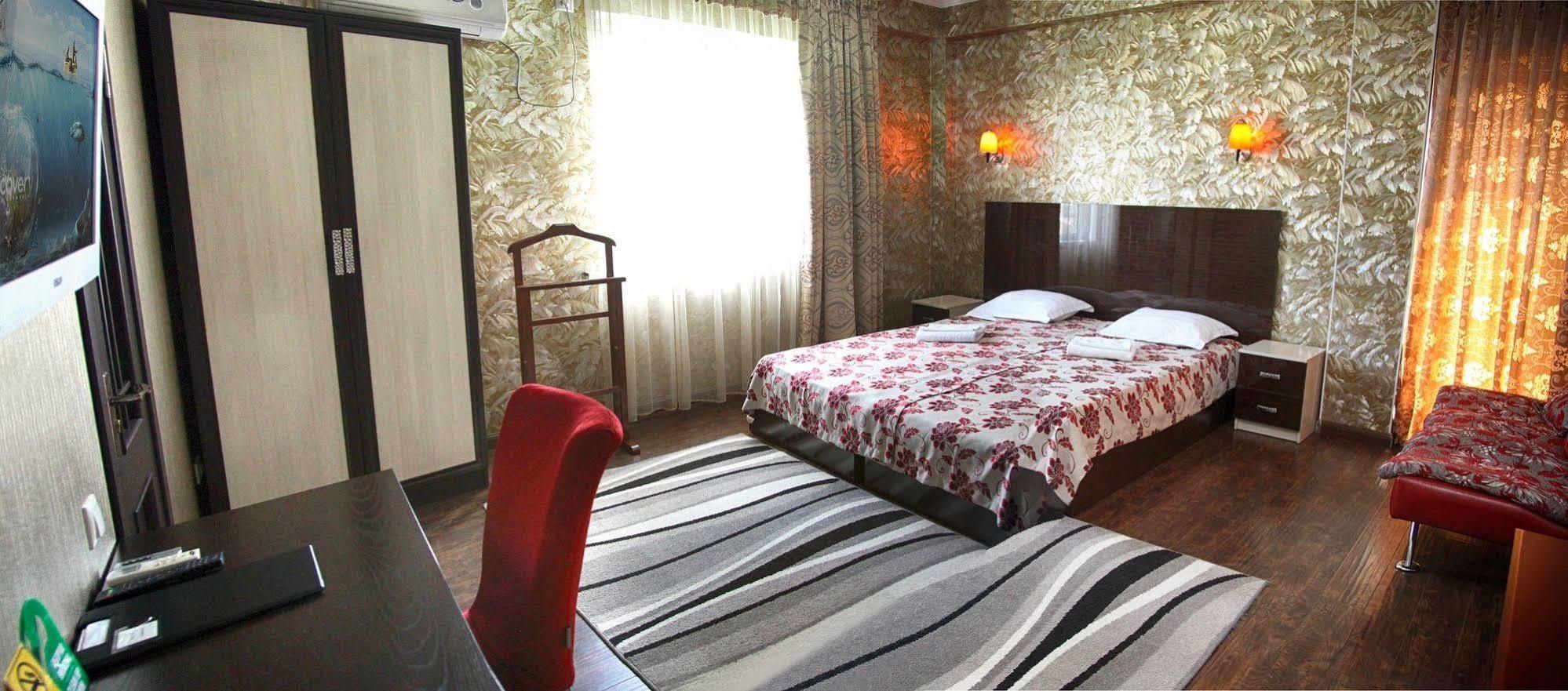 Voyage Hotel Biszkek Zewnętrze zdjęcie